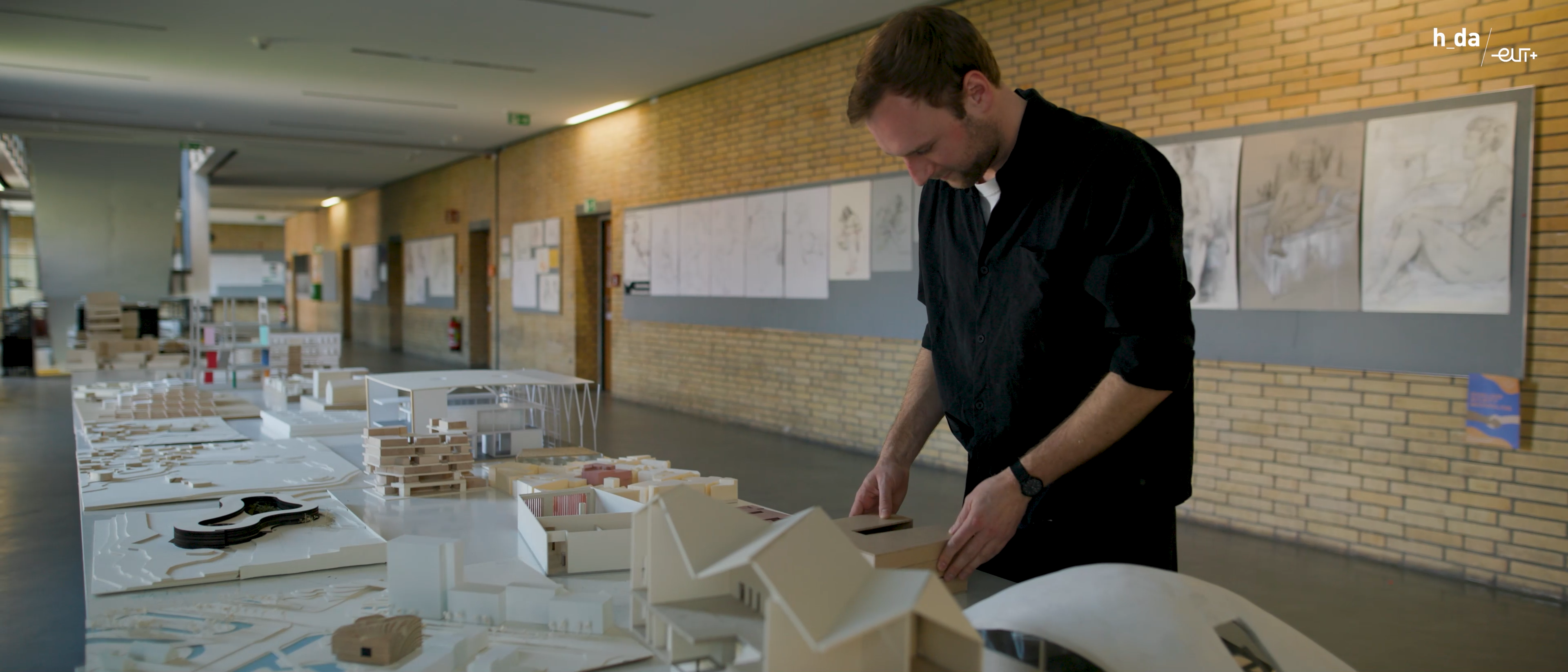 Hda-Shop-Architektur.00_00_21_23.Standbild128